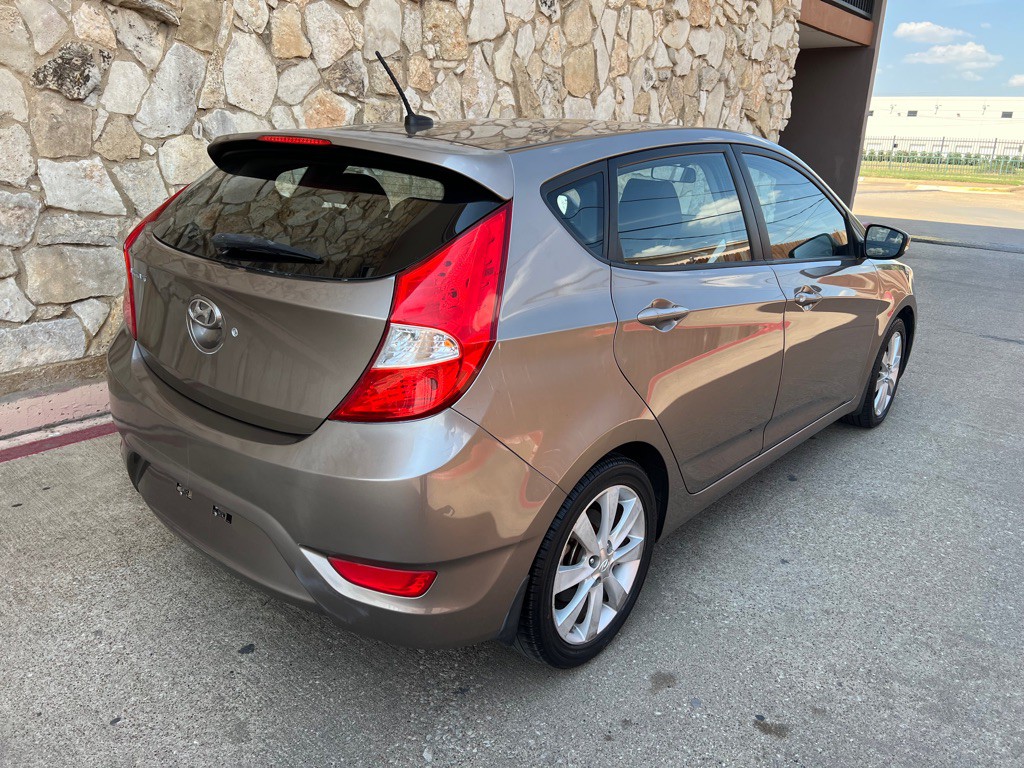 2014 Hyundai Accent Image 6