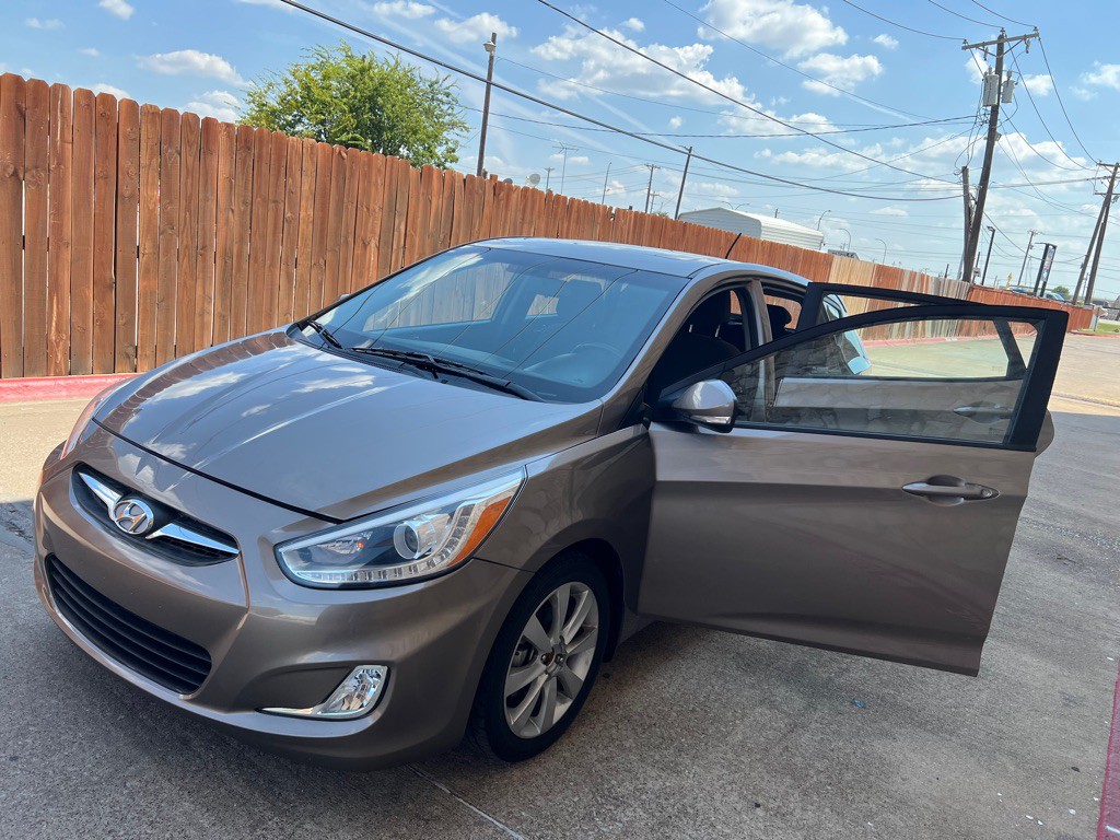 2014 Hyundai Accent Image 7