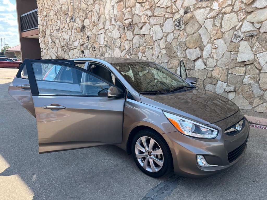 2014 Hyundai Accent Image 10