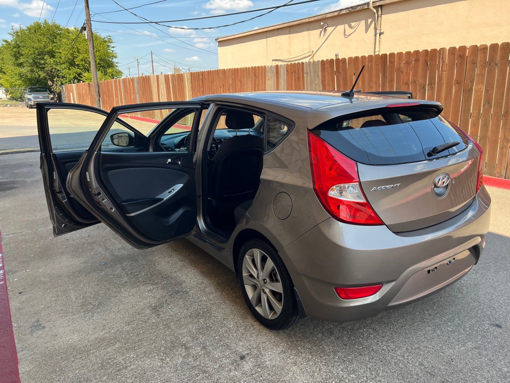 2014 Hyundai Accent Image 11