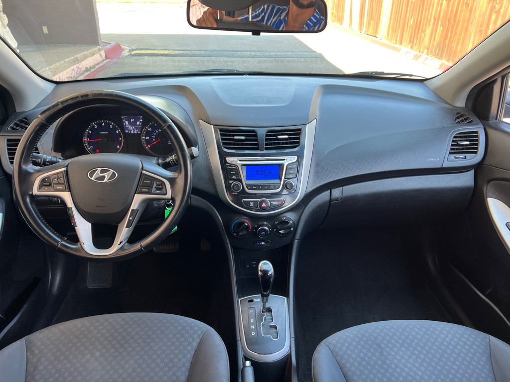 2014 Hyundai Accent Image 16