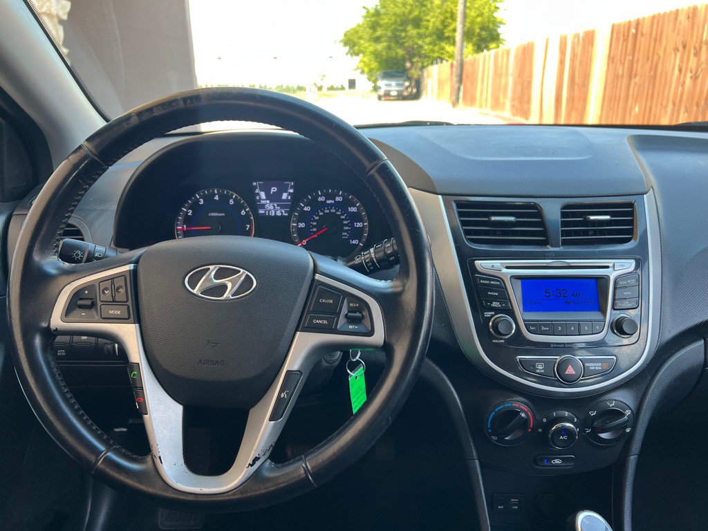 2014 Hyundai Accent Image 17