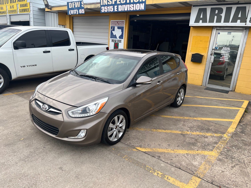 2014 Hyundai Accent Image 3