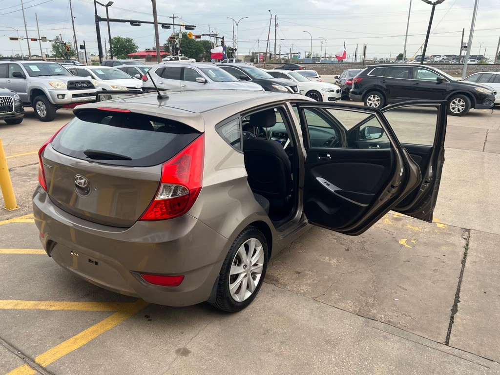 2014 Hyundai Accent Image 10