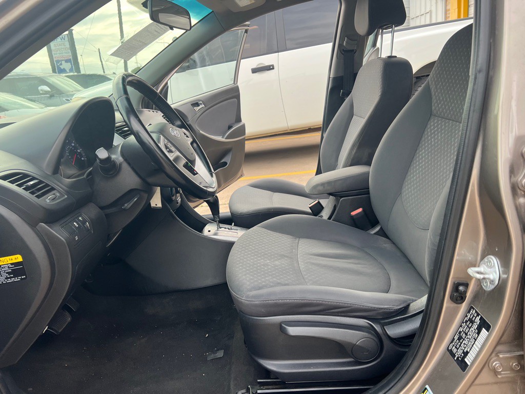 2014 Hyundai Accent Image 12