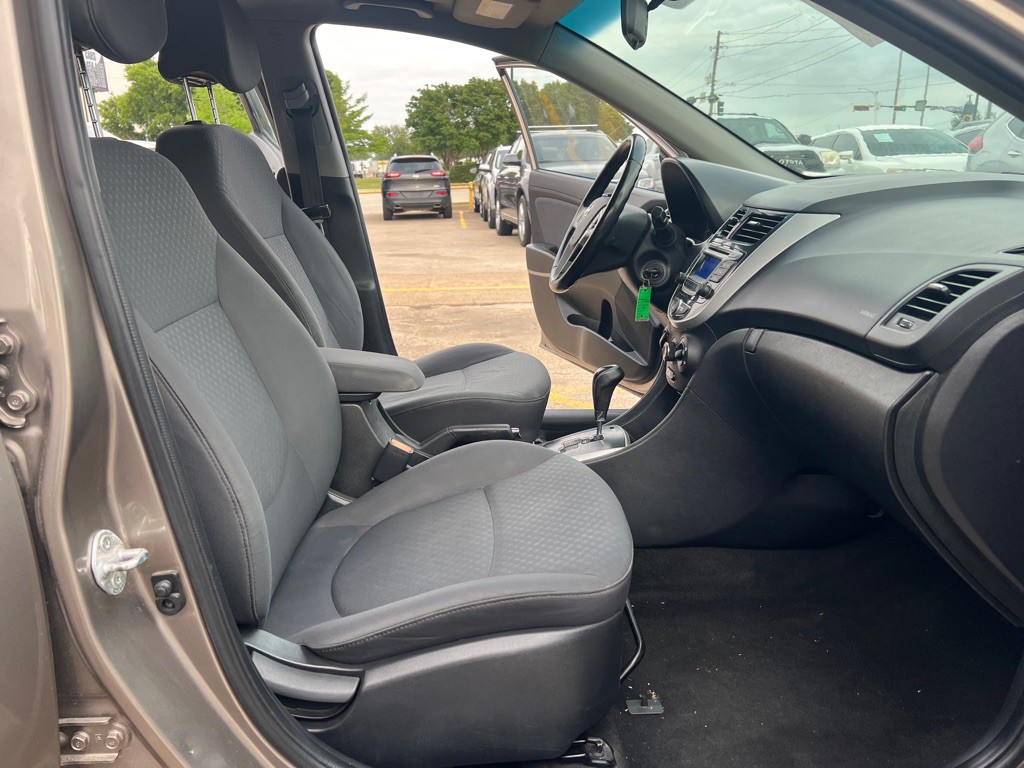 2014 Hyundai Accent Image 13