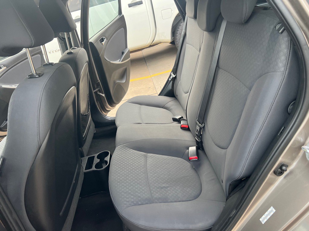 2014 Hyundai Accent Image 14