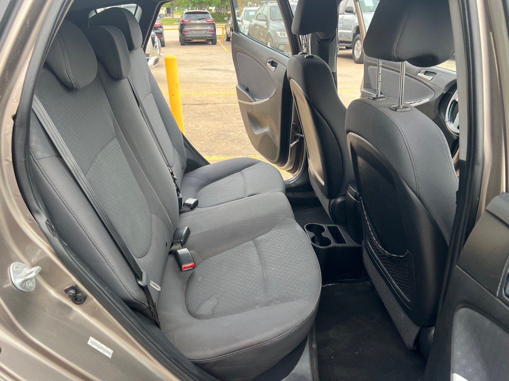 2014 Hyundai Accent Image 15