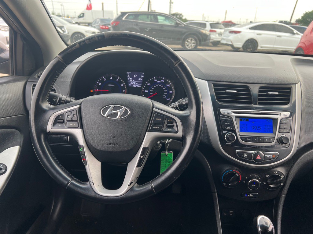 2014 Hyundai Accent Image 16