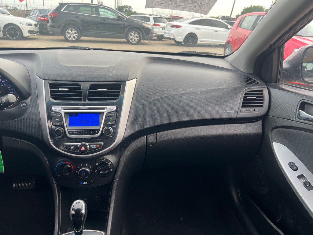 2014 Hyundai Accent Image 17