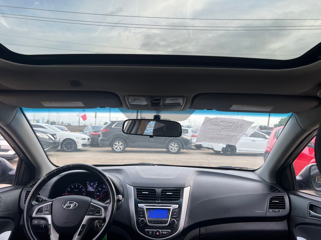 2014 Hyundai Accent Image 18