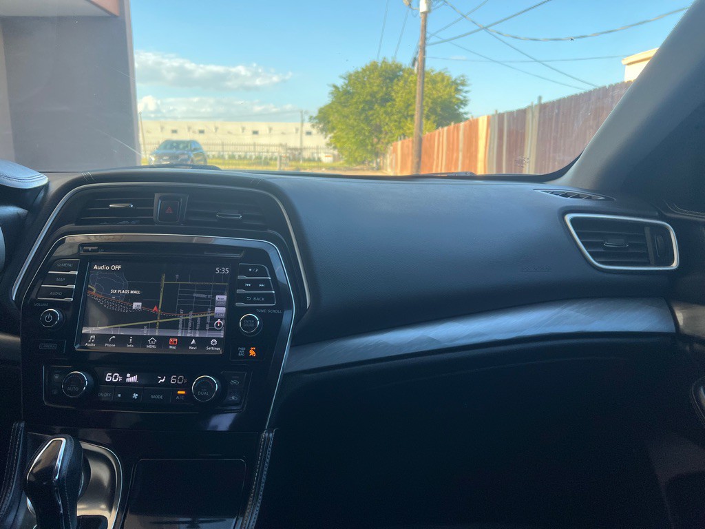 2016 Nissan Maxima Image 18