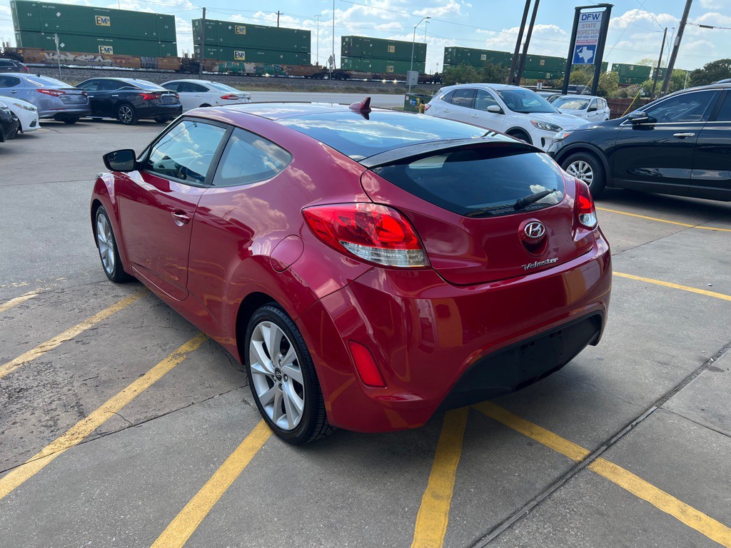 2017 Hyundai Veloster Image 4