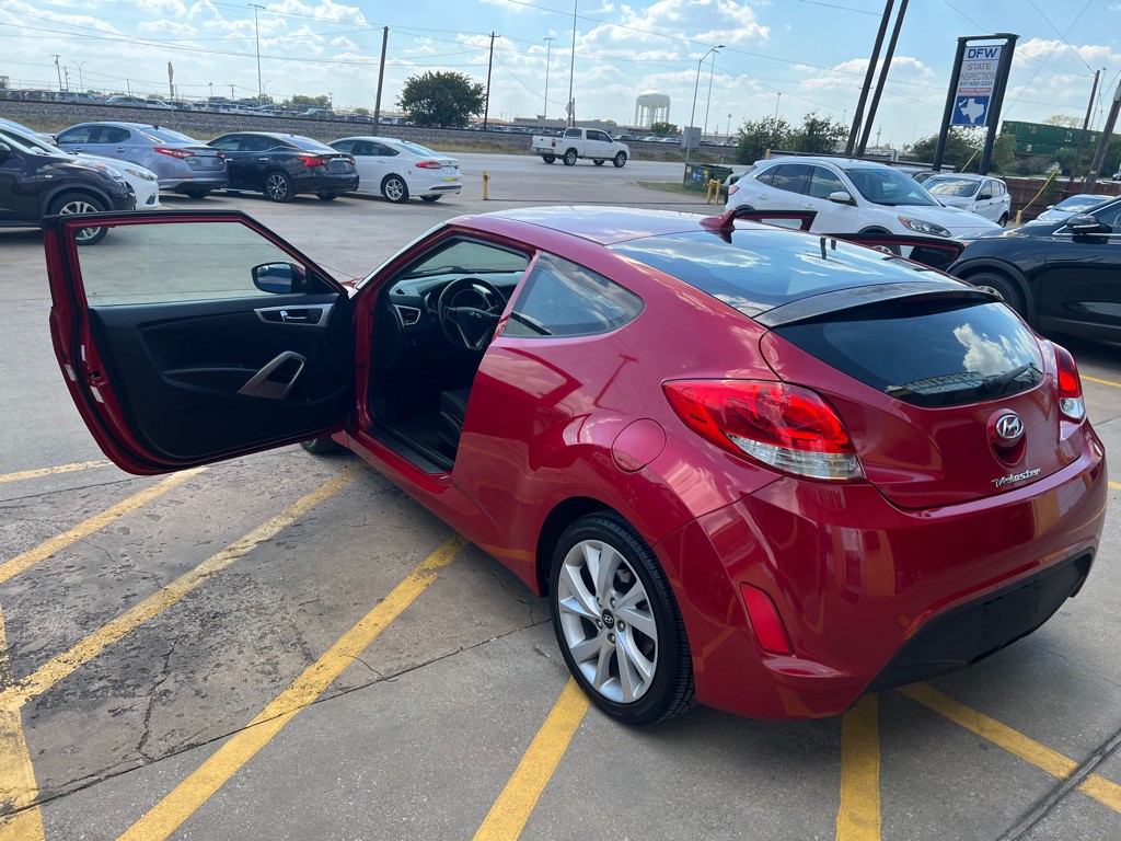 2017 Hyundai Veloster Image 9