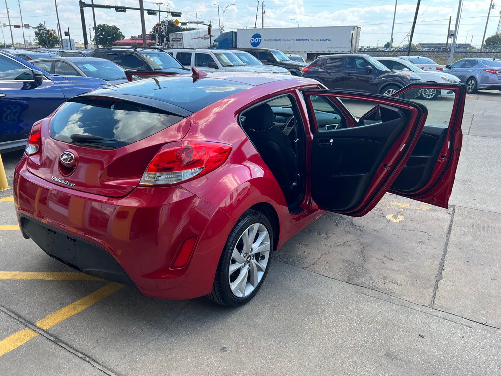 2017 Hyundai Veloster Image 10