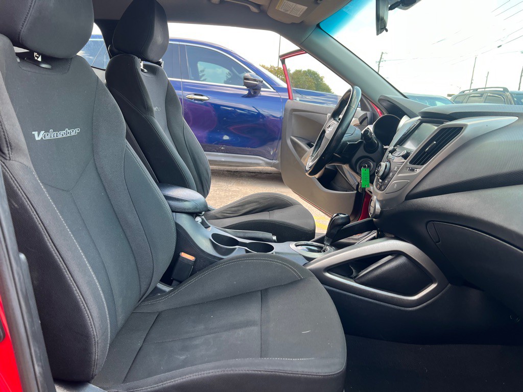 2017 Hyundai Veloster Image 12