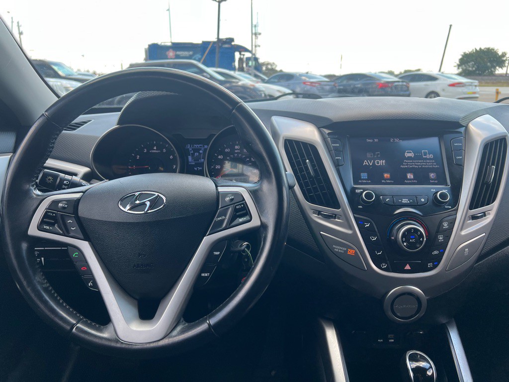 2017 Hyundai Veloster Image 14