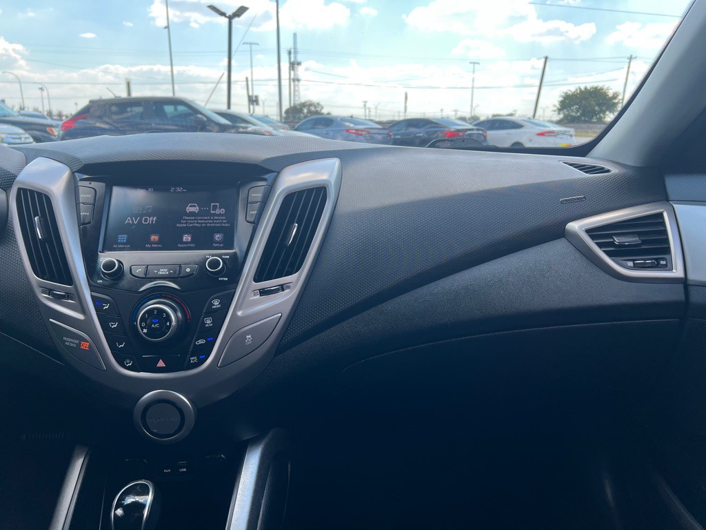2017 Hyundai Veloster Image 15