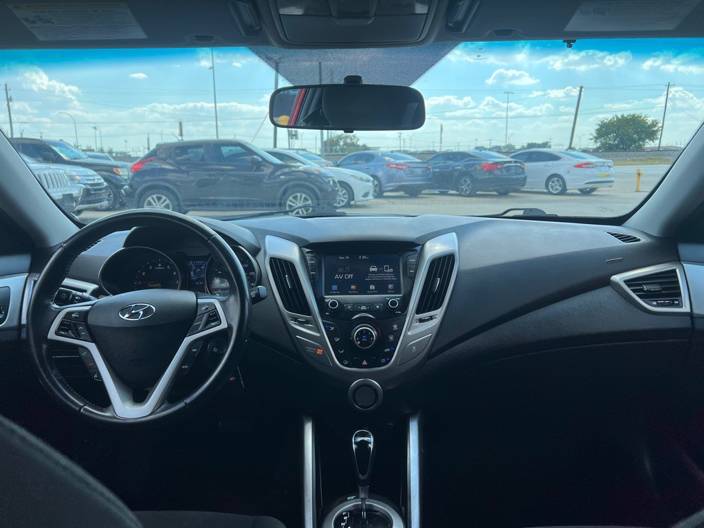 2017 Hyundai Veloster Image 16