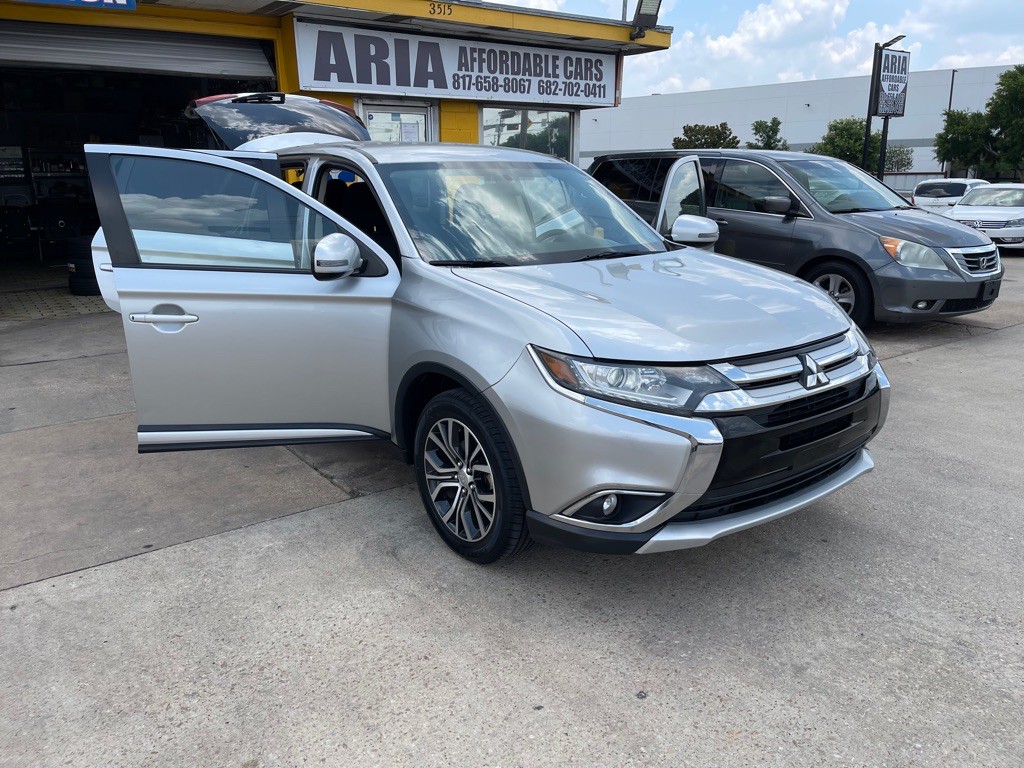 2018 Mitsubishi Outlander Image 2
