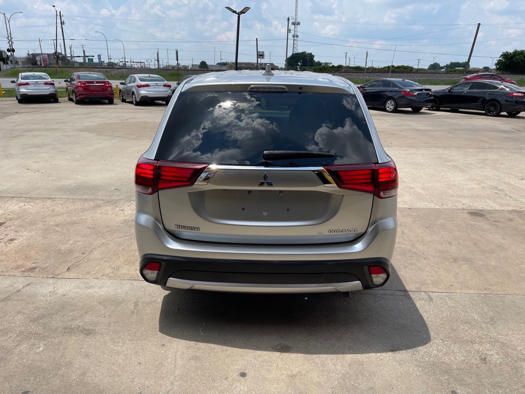 2018 Mitsubishi Outlander Image 7