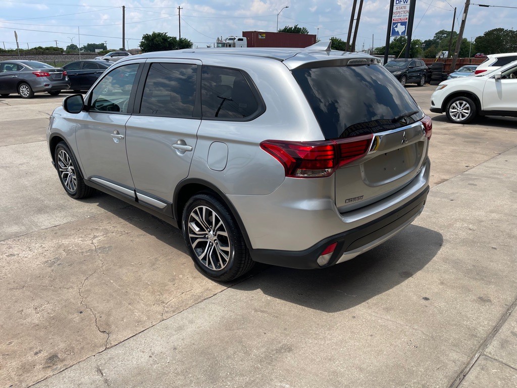 2018 Mitsubishi Outlander Image 8