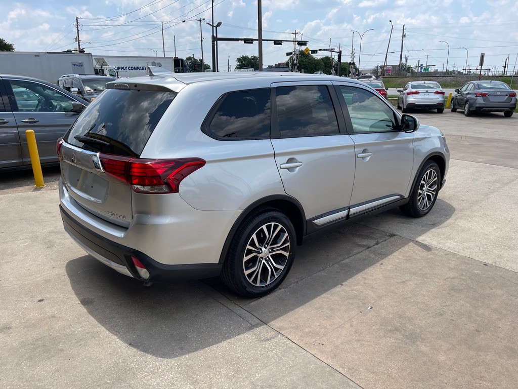 2018 Mitsubishi Outlander Image 10