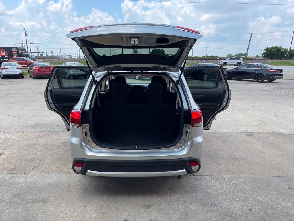 2018 Mitsubishi Outlander Image 13