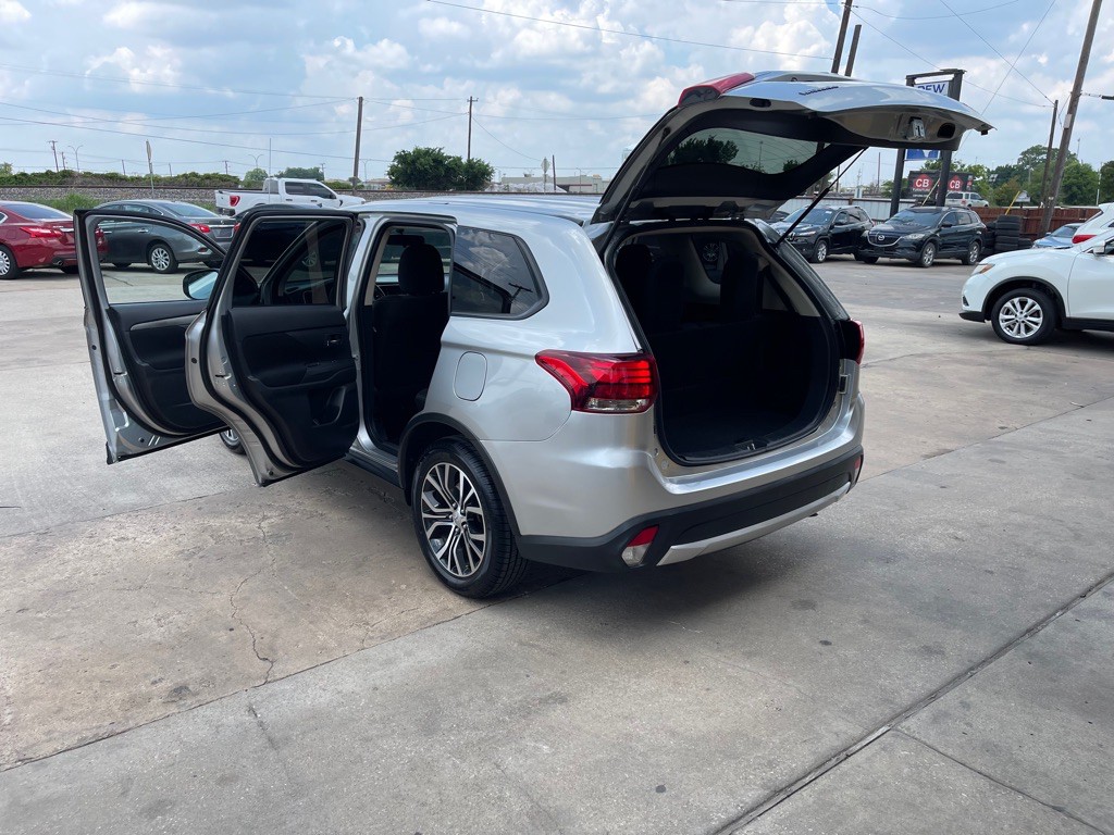 2018 Mitsubishi Outlander Image 14