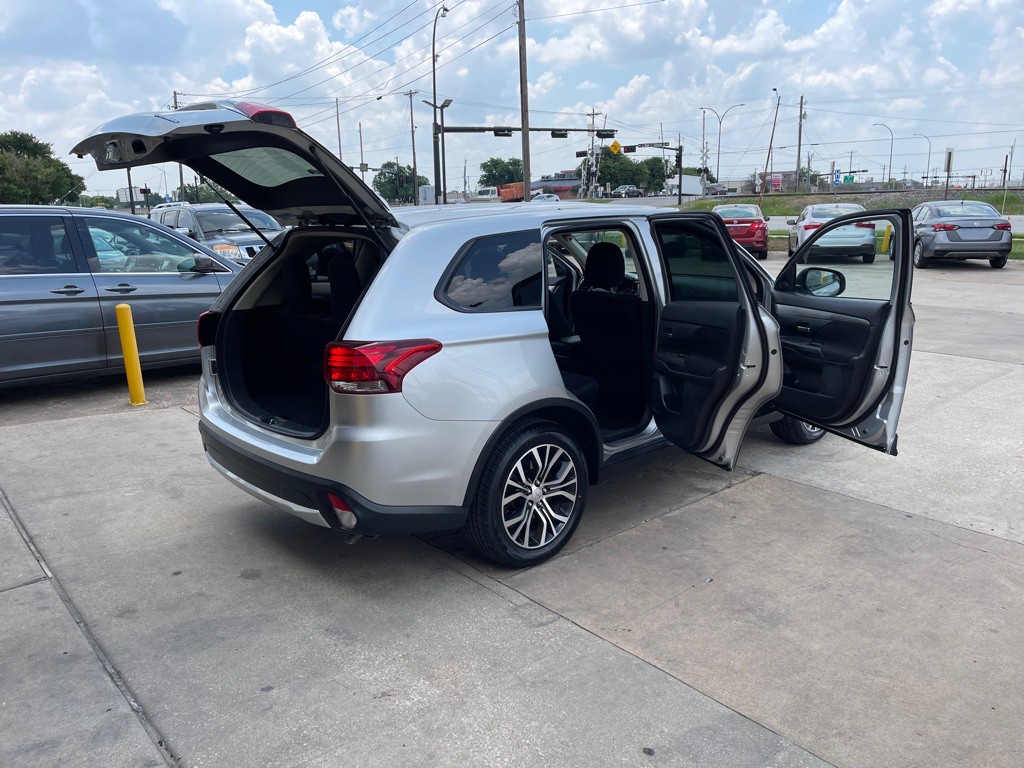 2018 Mitsubishi Outlander Image 15