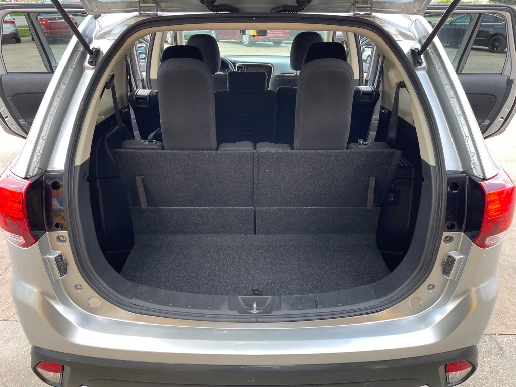 2018 Mitsubishi Outlander Image 17