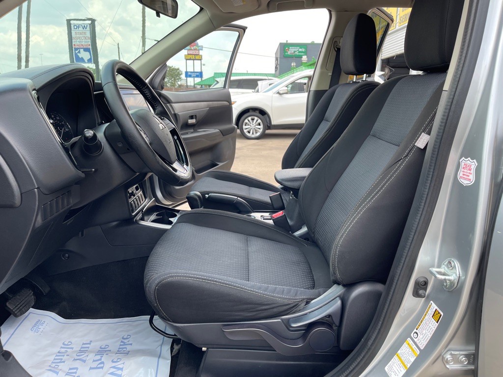 2018 Mitsubishi Outlander Image 18