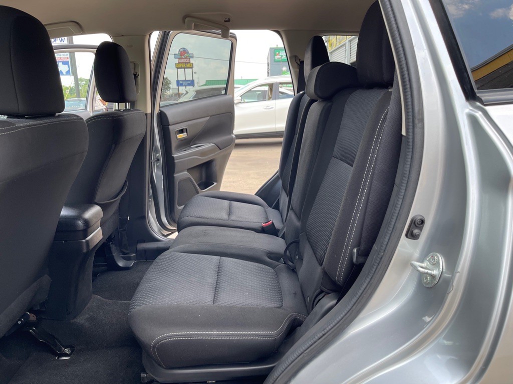 2018 Mitsubishi Outlander Image 19
