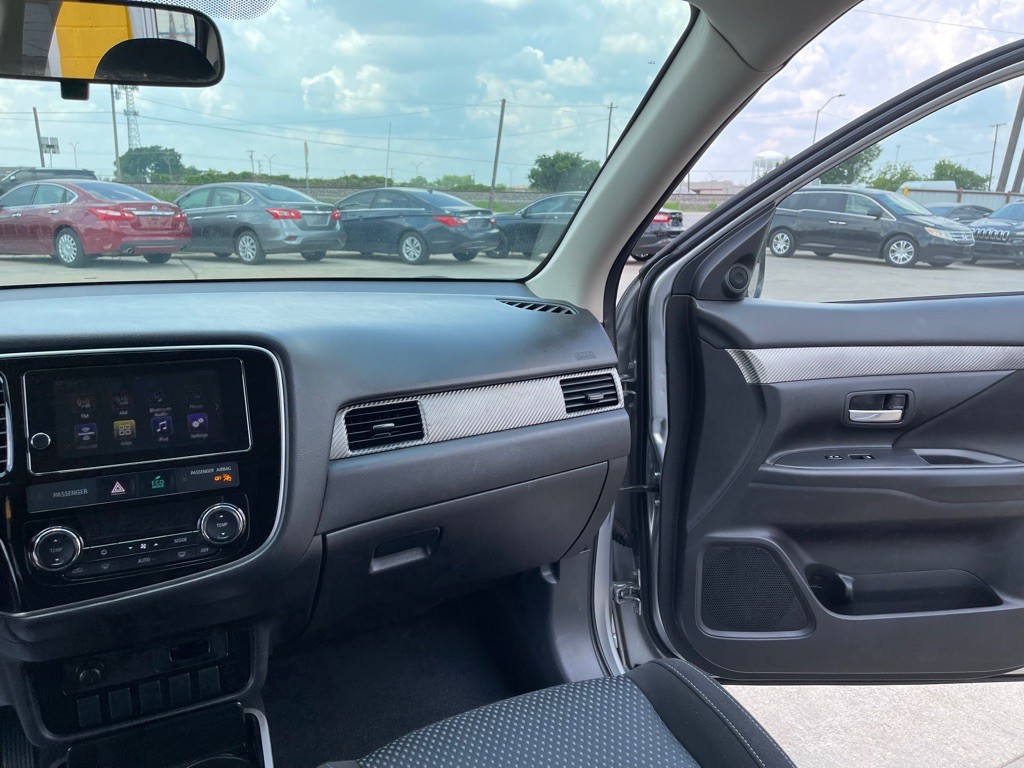 2018 Mitsubishi Outlander Image 22