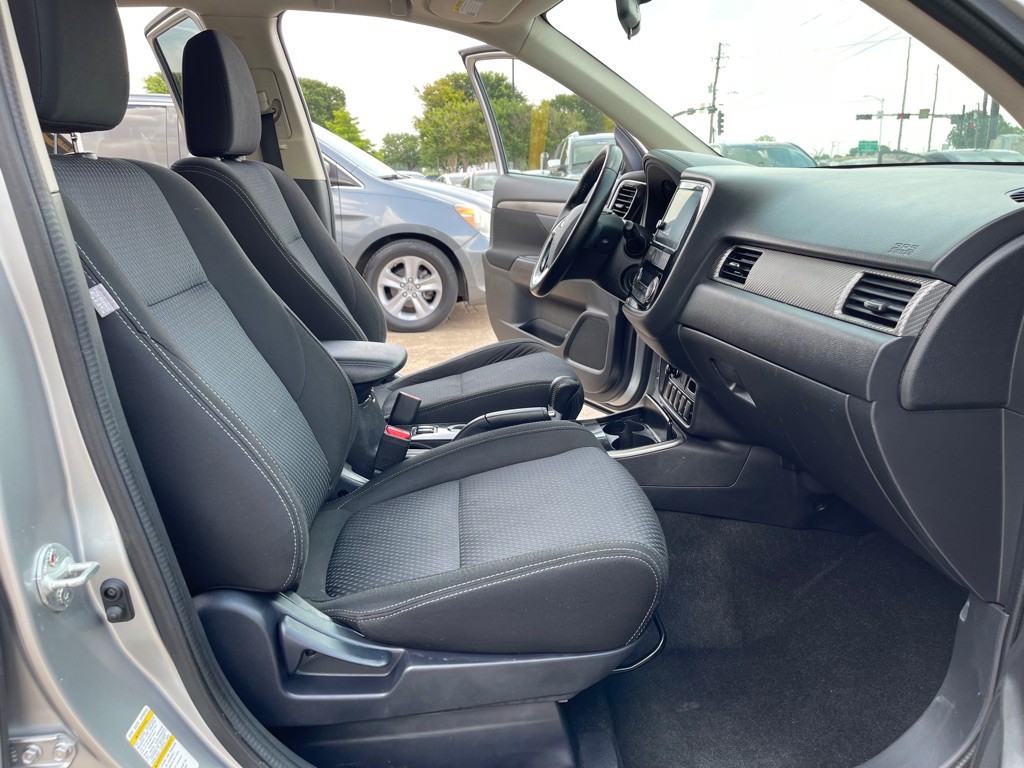2018 Mitsubishi Outlander Image 23