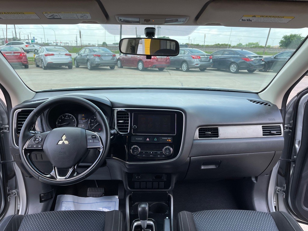 2018 Mitsubishi Outlander Image 25