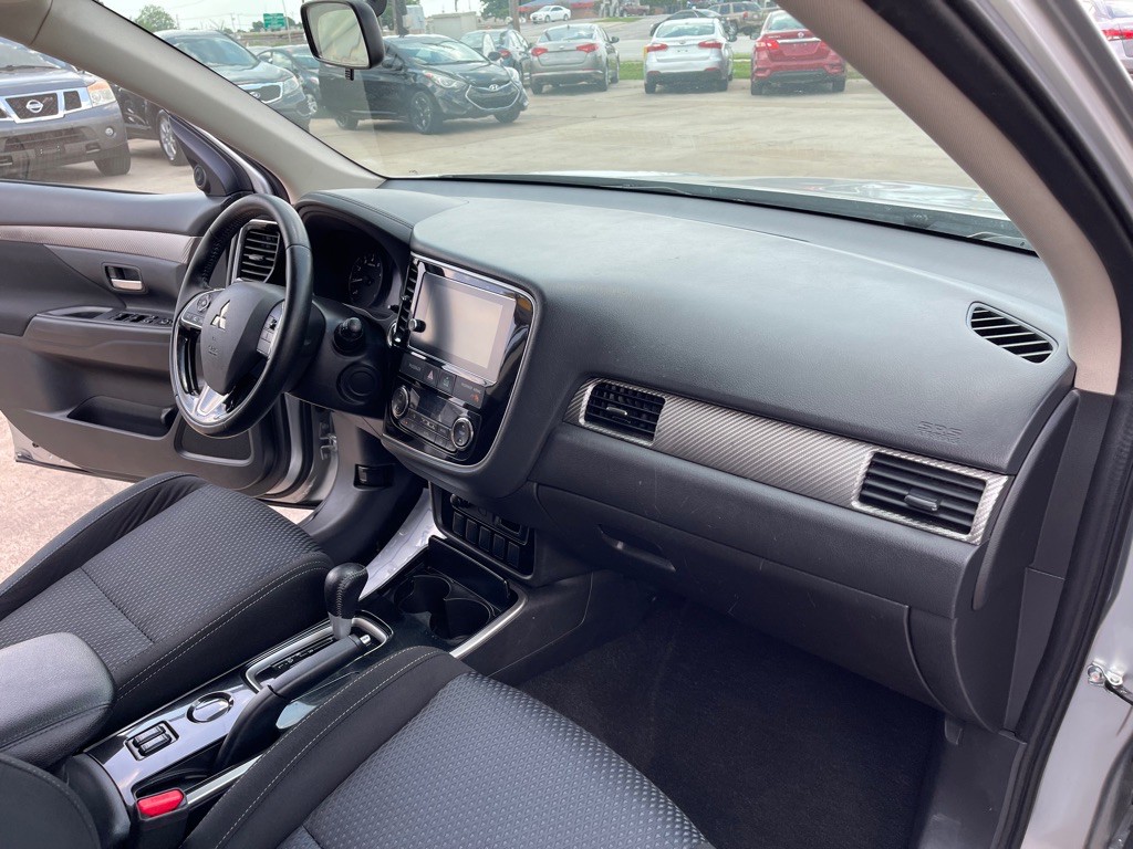 2018 Mitsubishi Outlander Image 26