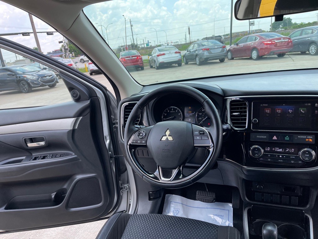 2018 Mitsubishi Outlander Image 28