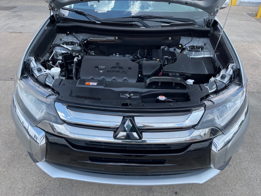 2018 Mitsubishi Outlander Image 32