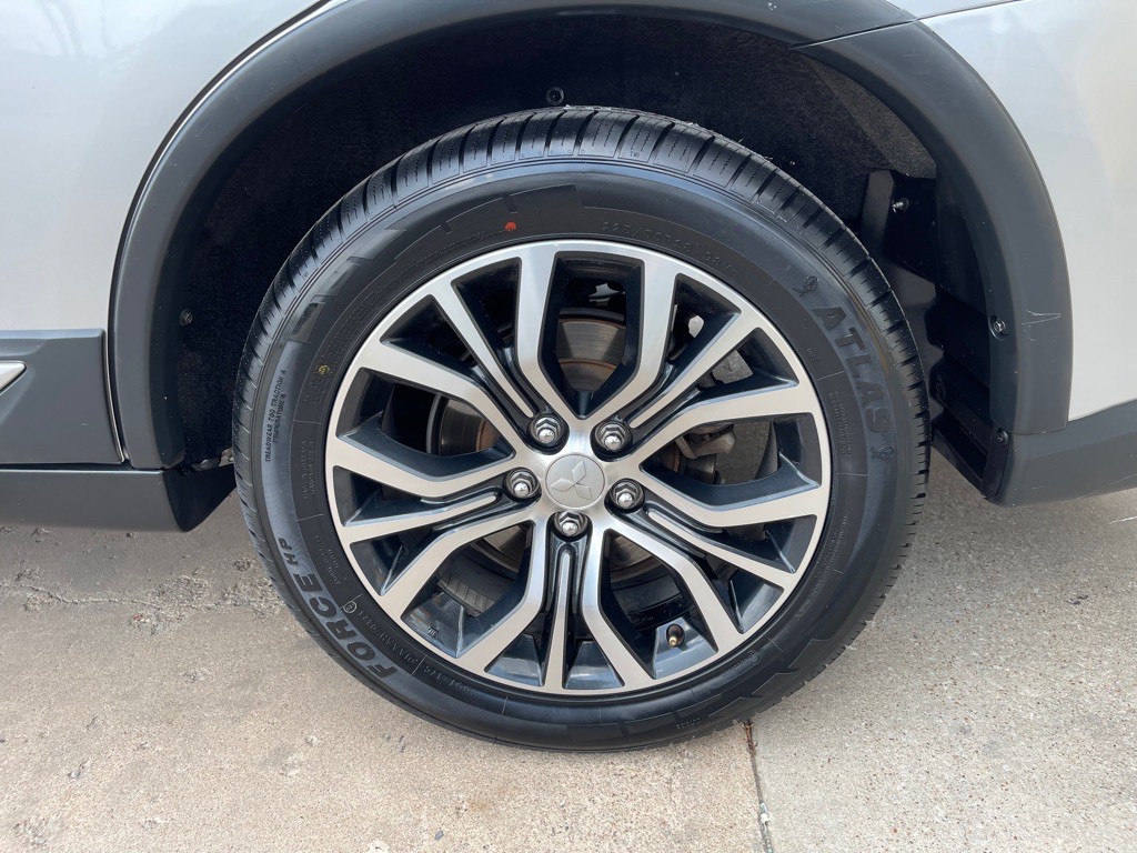 2018 Mitsubishi Outlander Image 33