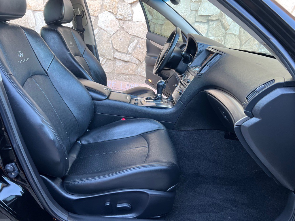 2013 INFINITI G37 Image 12