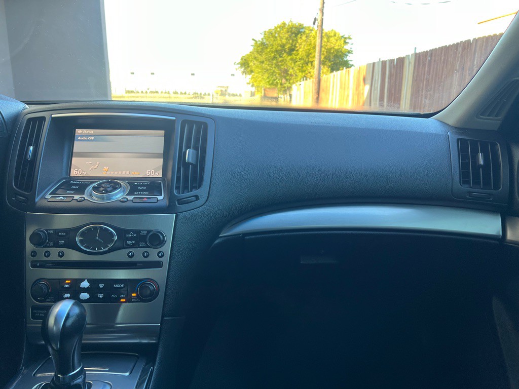 2013 INFINITI G37 Image 16