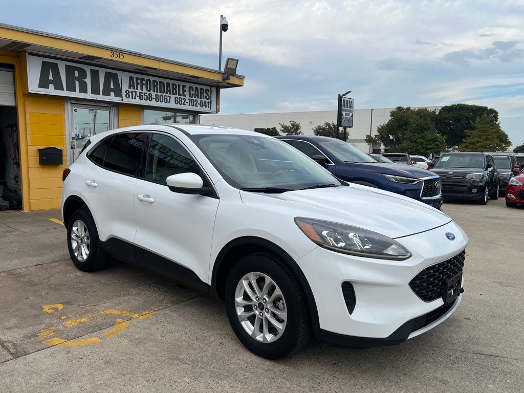 2020 Ford Escape Image 1