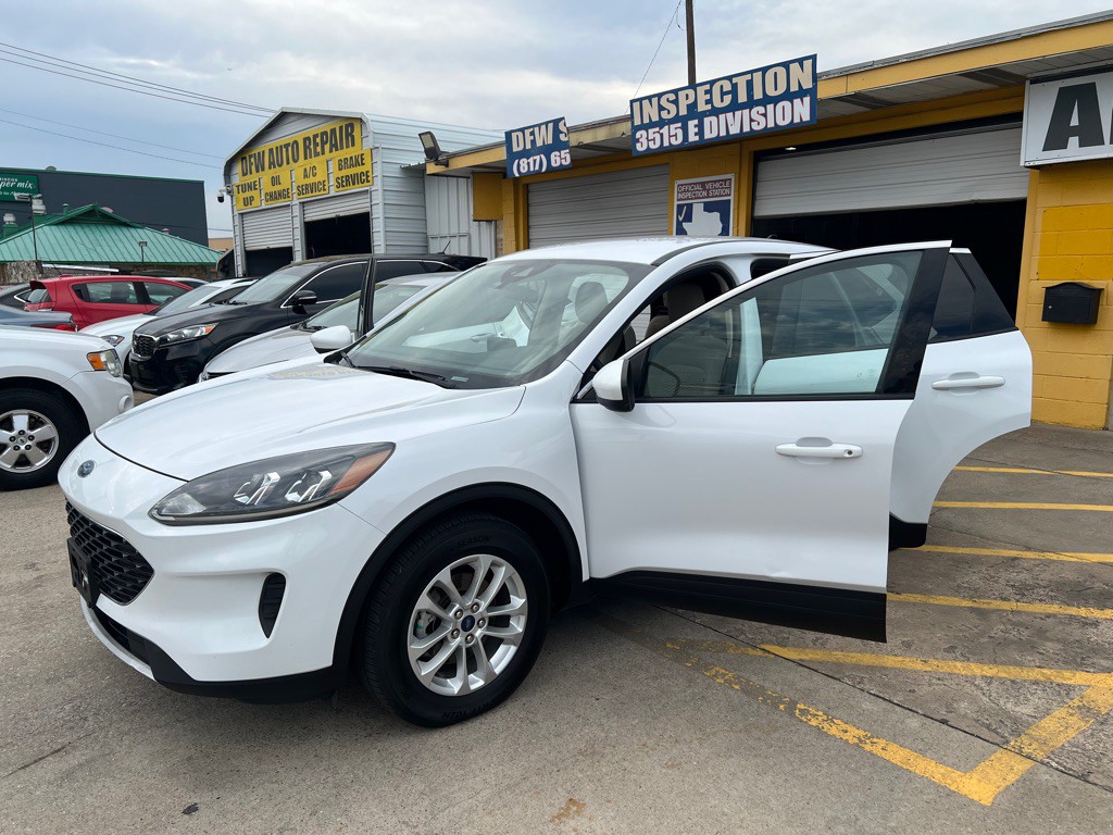 2020 Ford Escape Image 9