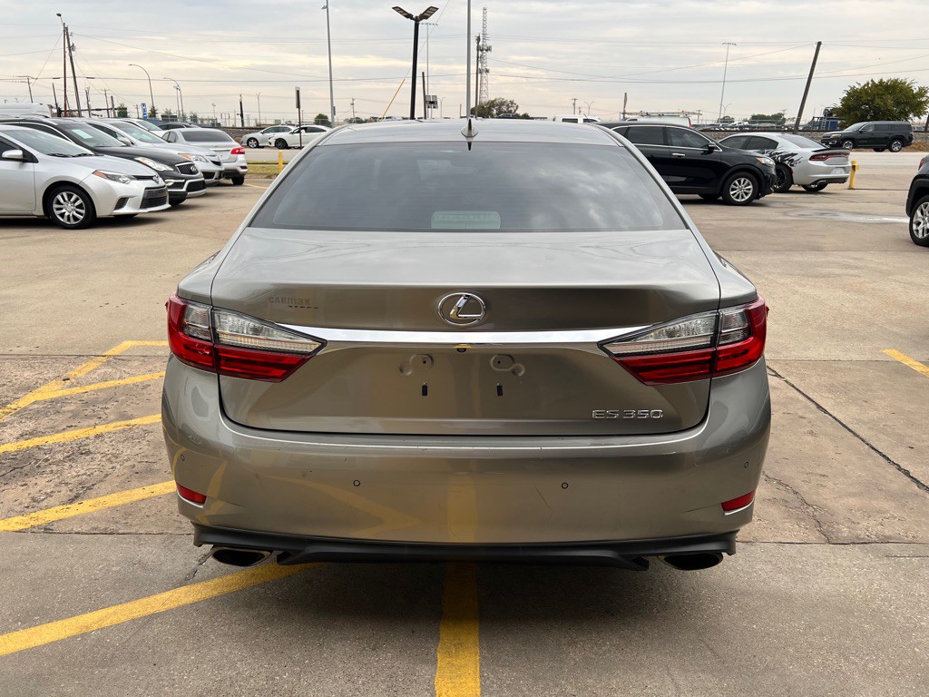 2016 Lexus ES Image 6