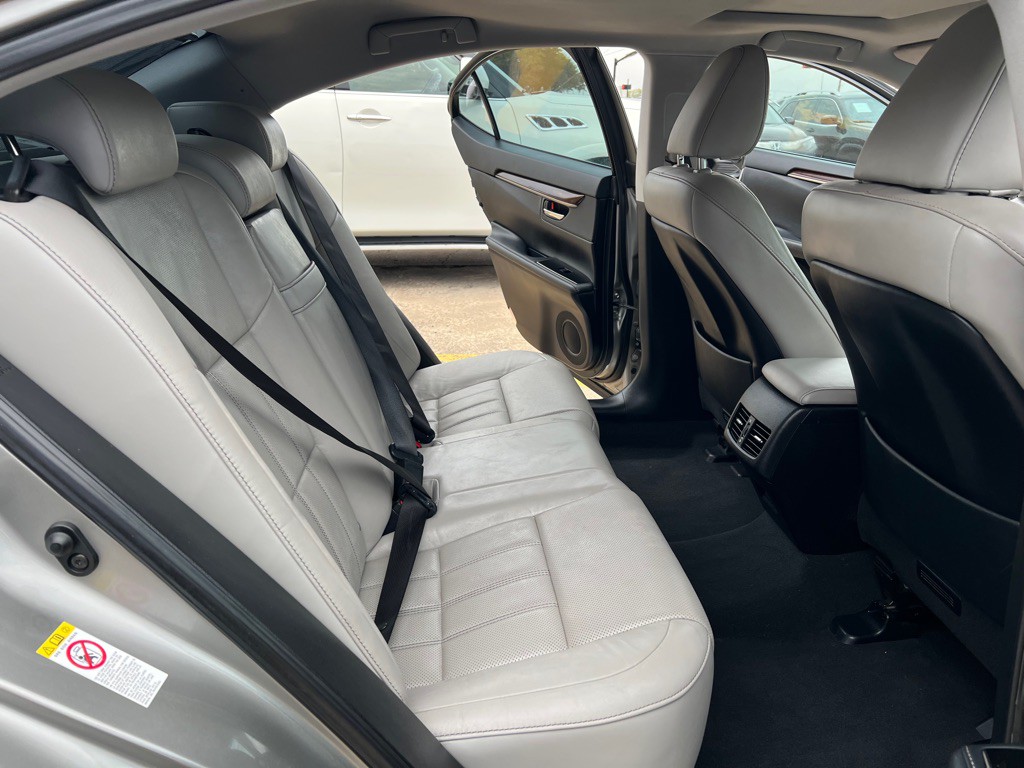 2016 Lexus ES Image 14