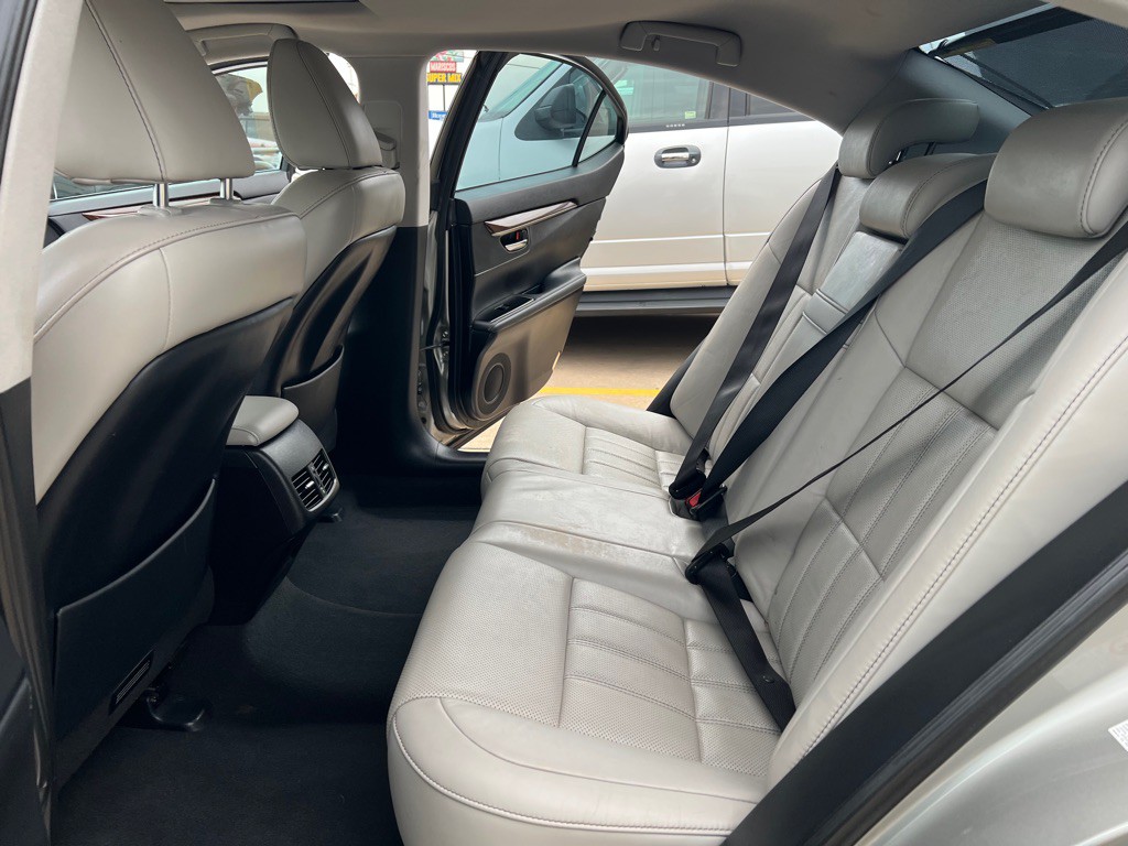 2016 Lexus ES Image 15