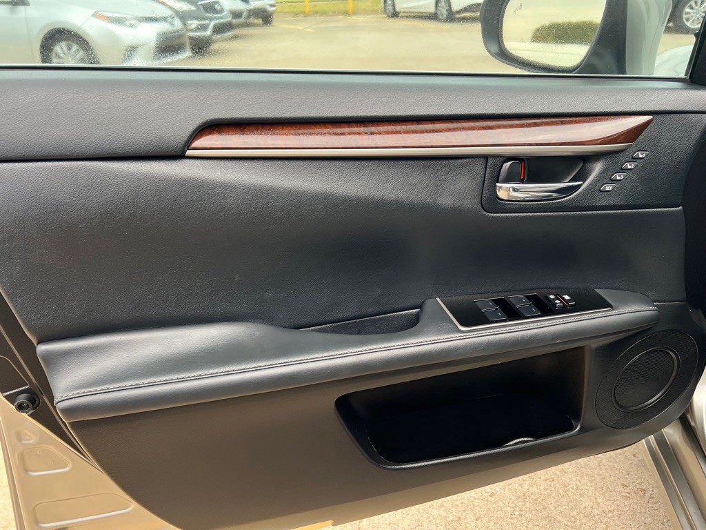 2016 Lexus ES Image 20