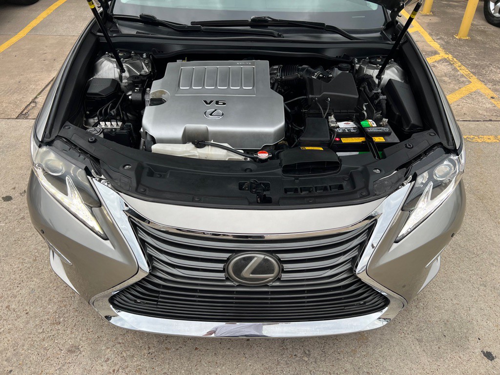 2016 Lexus ES Image 23