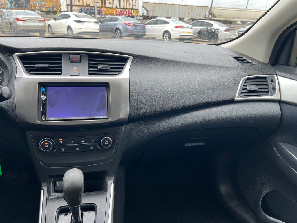 2016 Nissan Sentra Image 19